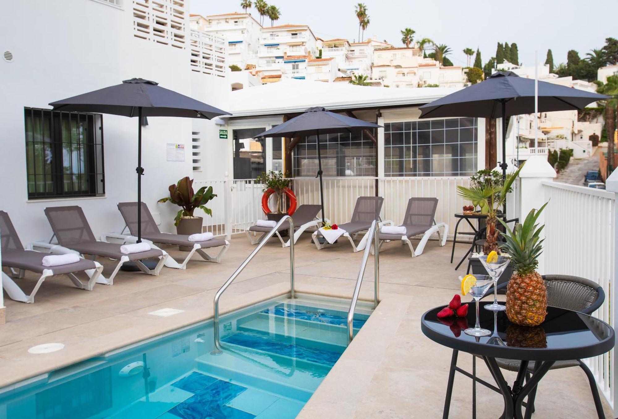 Boutique Rooms Playa Burriana Nerja Dış mekan fotoğraf