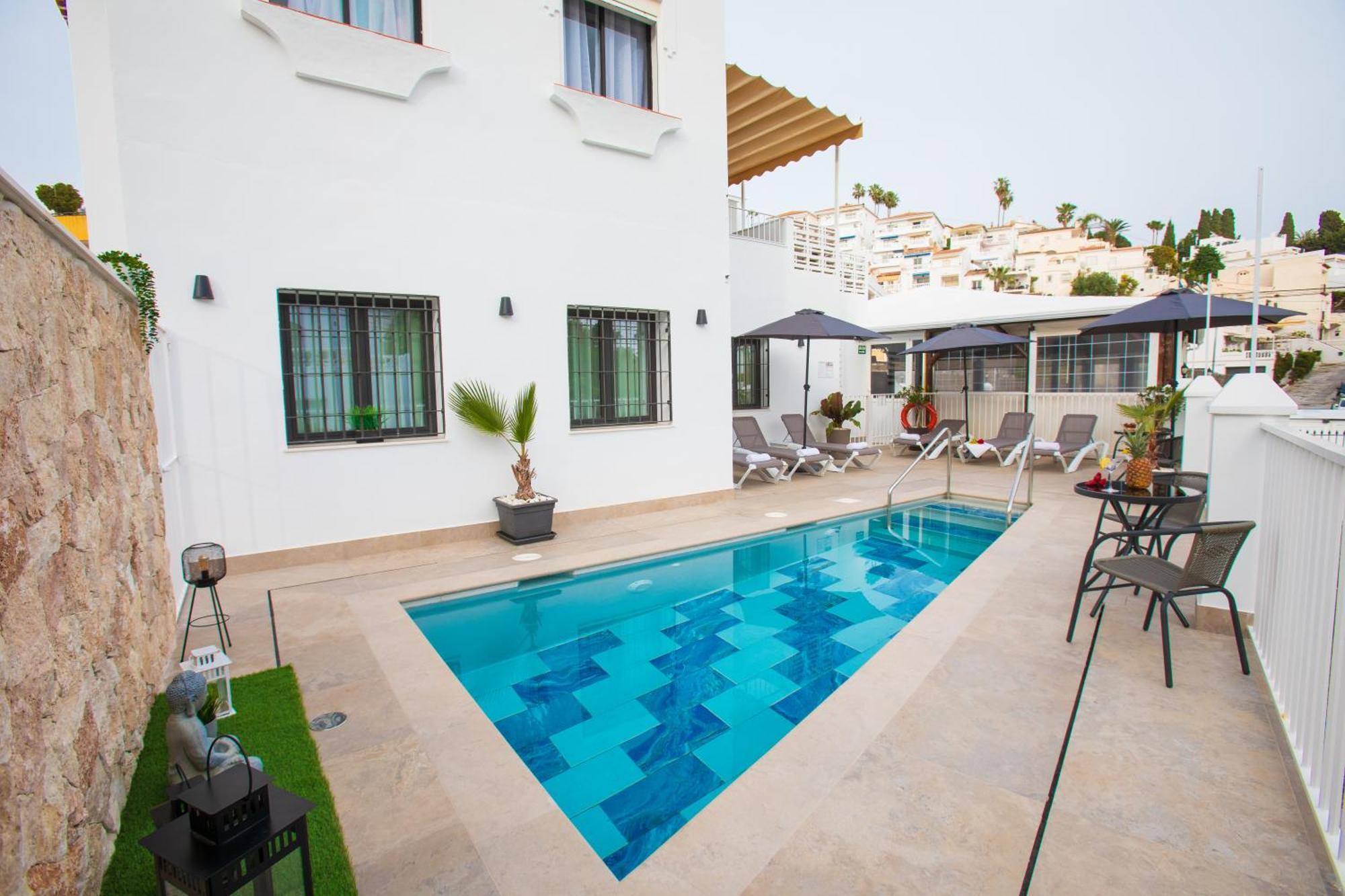 Boutique Rooms Playa Burriana Nerja Dış mekan fotoğraf