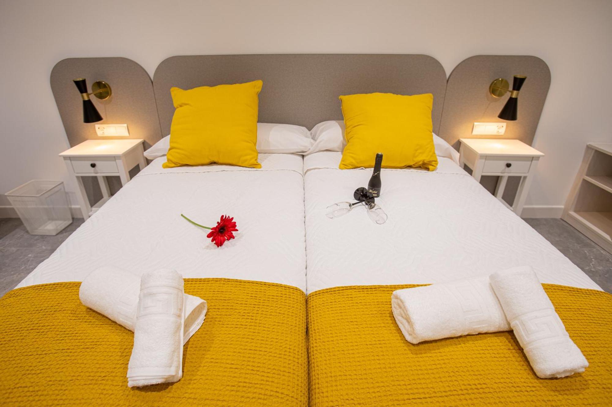 Boutique Rooms Playa Burriana Nerja Dış mekan fotoğraf