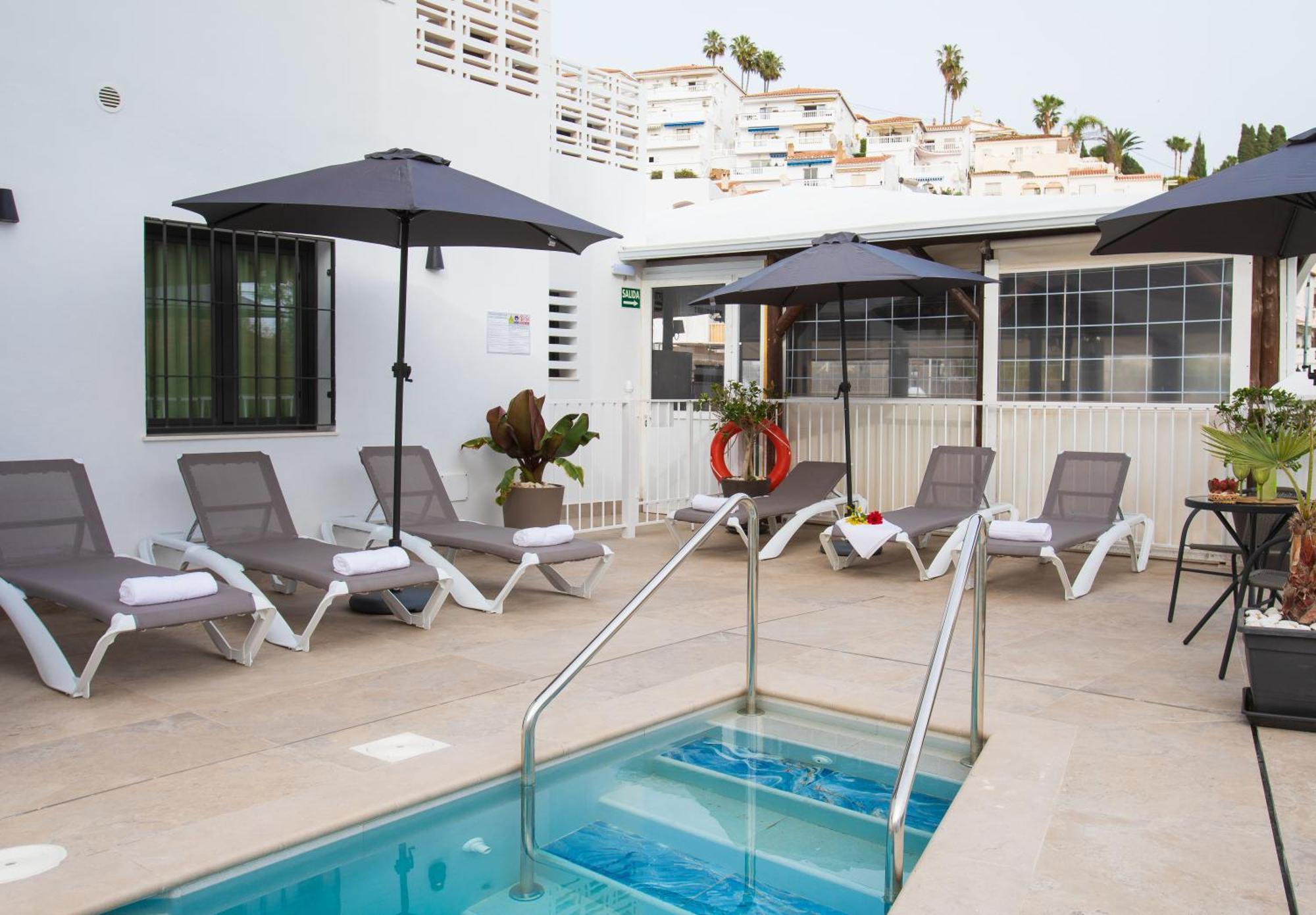 Boutique Rooms Playa Burriana Nerja Dış mekan fotoğraf