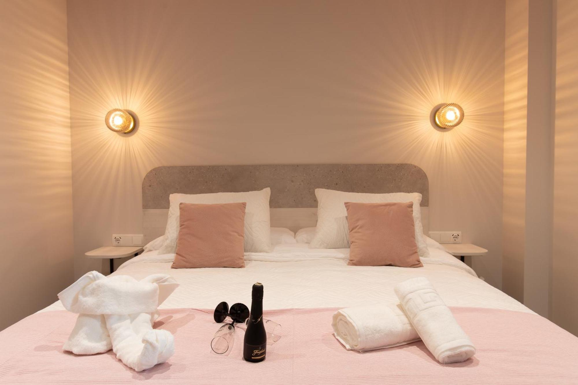 Boutique Rooms Playa Burriana Nerja Dış mekan fotoğraf