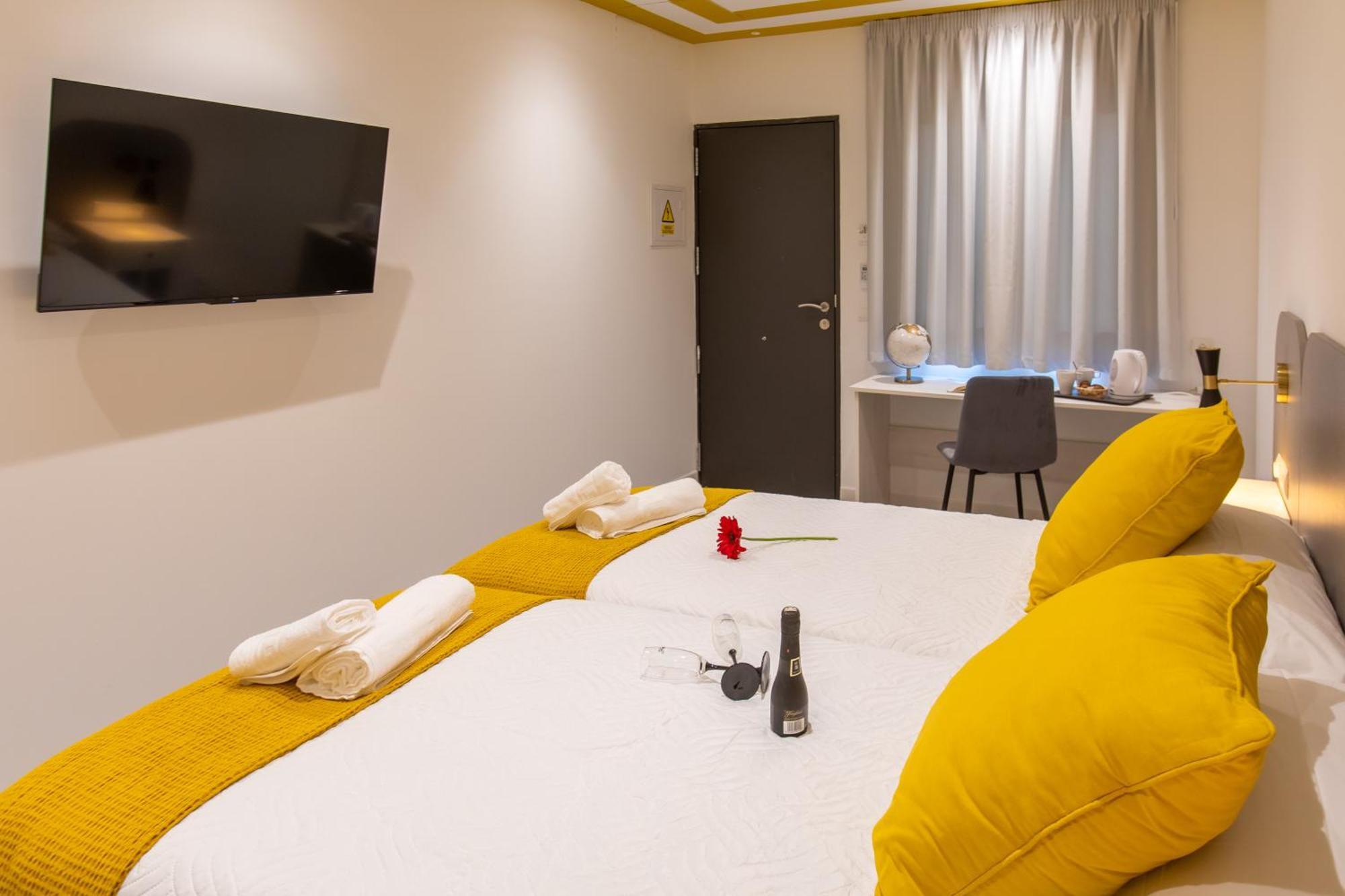 Boutique Rooms Playa Burriana Nerja Dış mekan fotoğraf