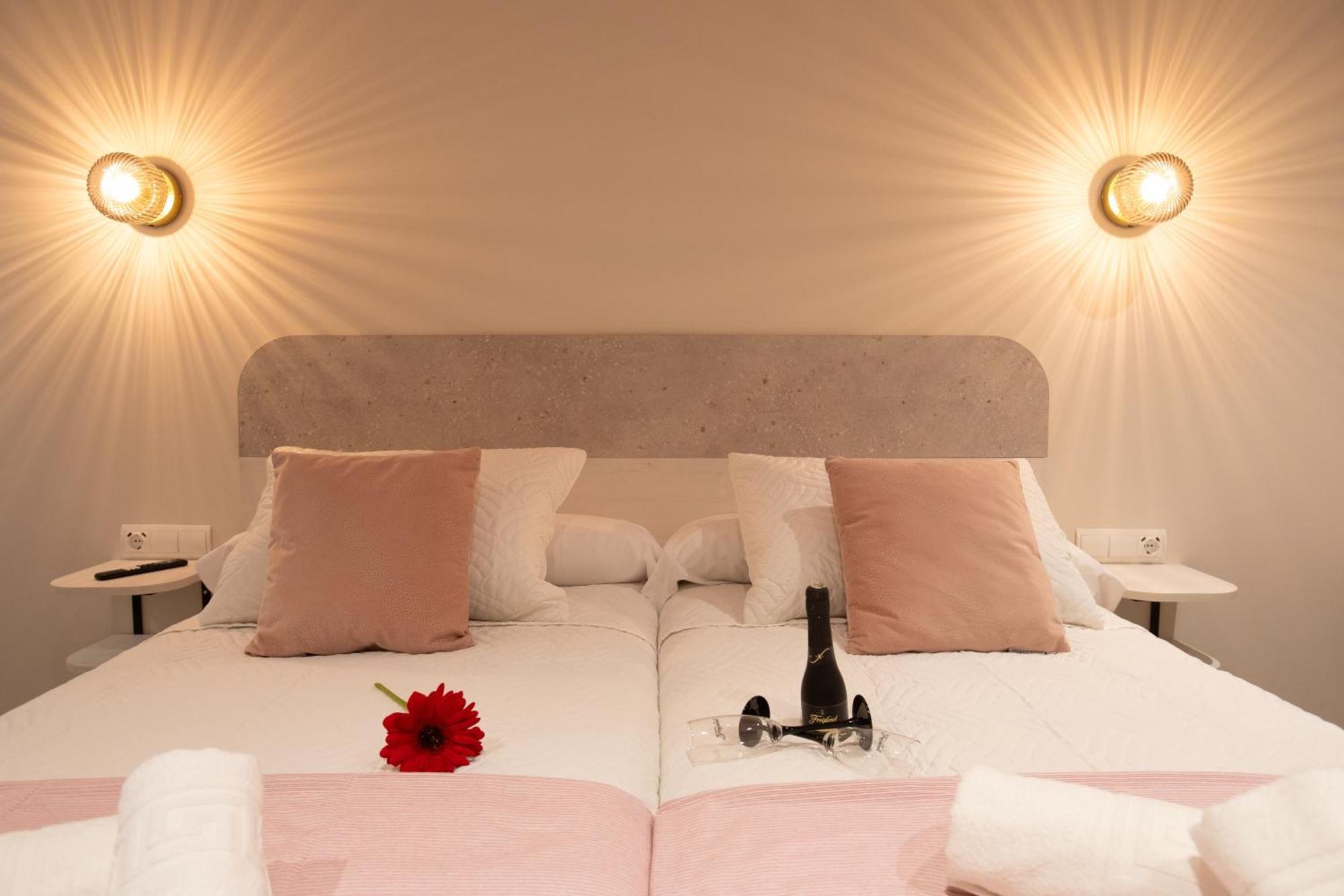 Boutique Rooms Playa Burriana Nerja Dış mekan fotoğraf